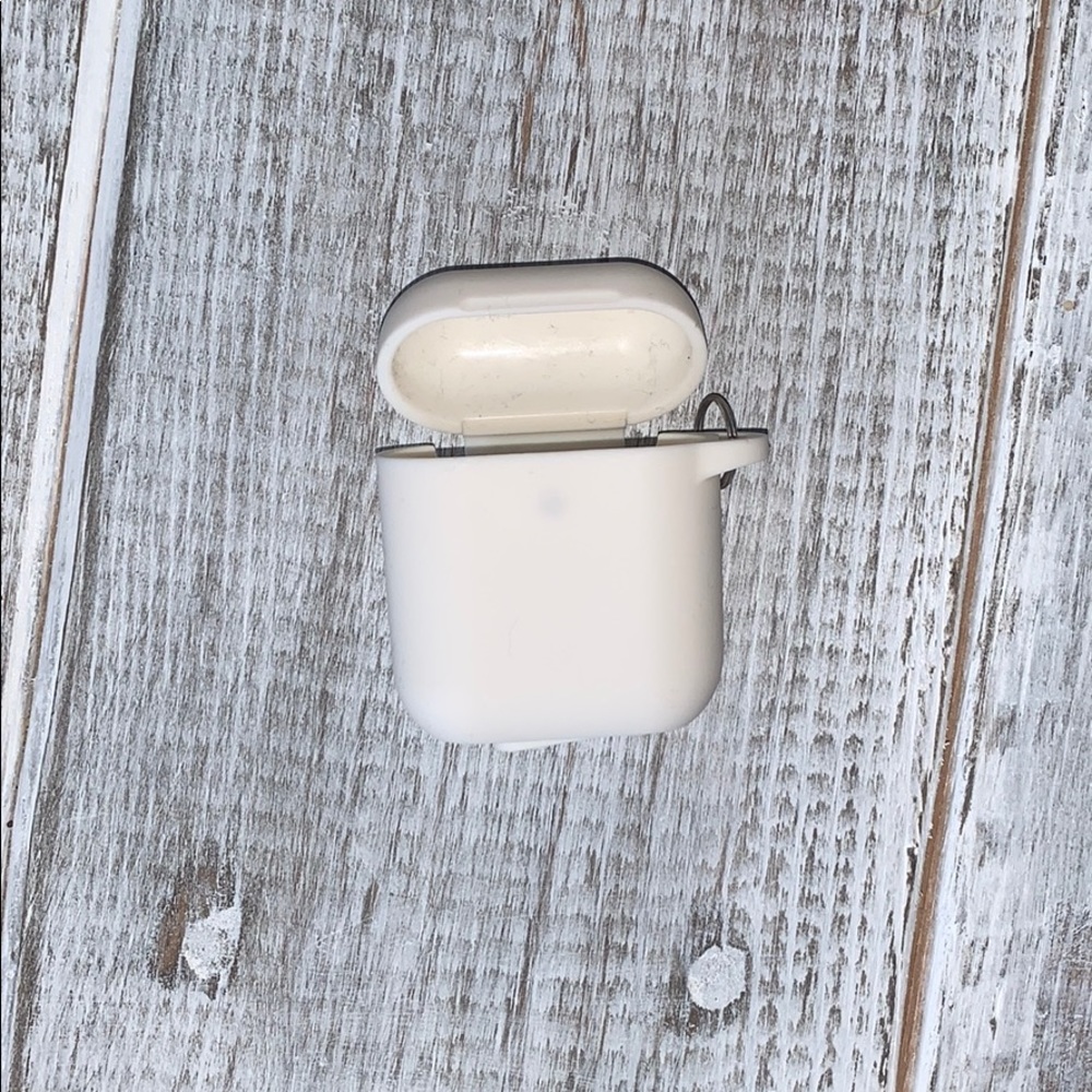WHITE AIRPOD CASE